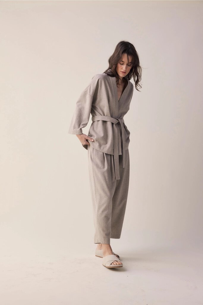 amente - 100% Wool Fog Grey Tapered Ankle Pants - Medium/Large