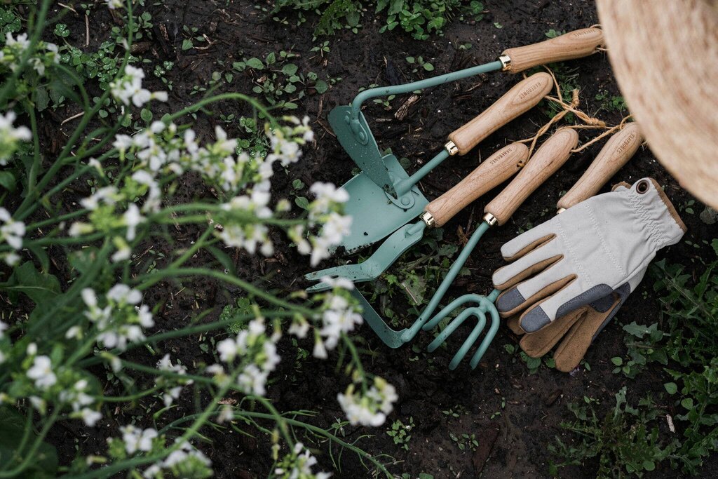 Barebones - Powdercoated Stainless Steel Japanese Weeding Hoe - Mint with Ash Handle