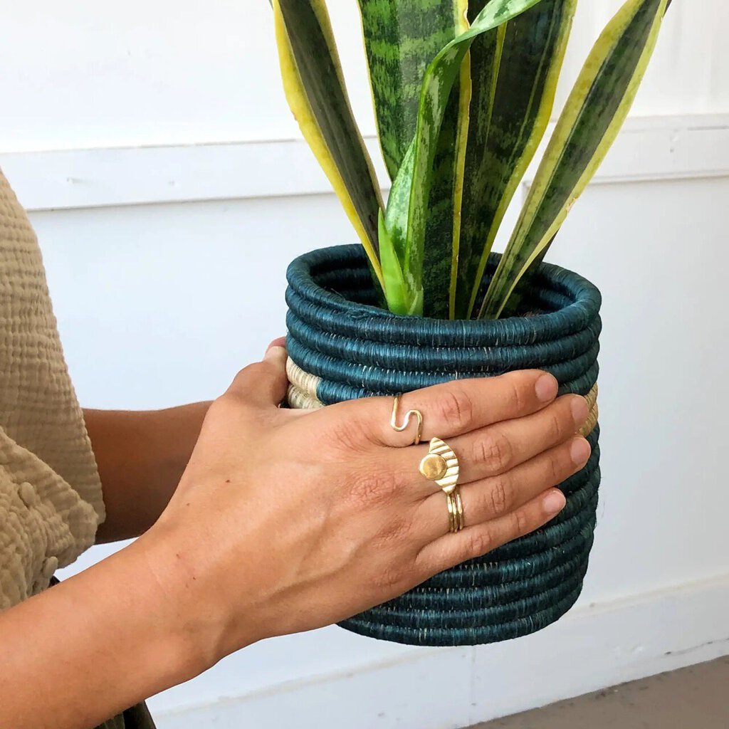 Amsha - Wavy Ring - Size 8