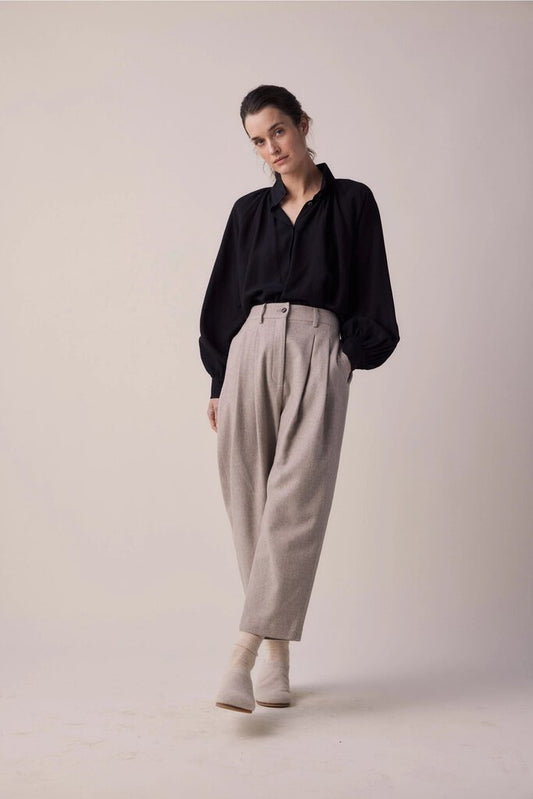 amente - 100% Wool Fog Grey Tapered Ankle Pants - Medium/Large