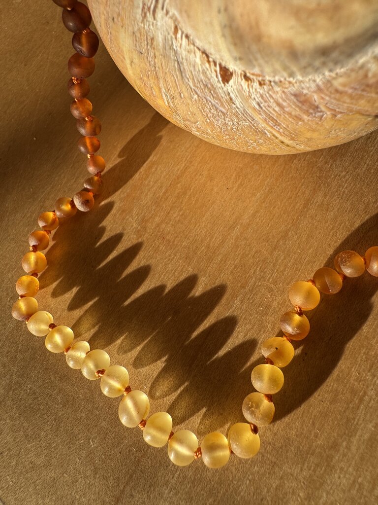 Canyon Leaf - Ombre Raw Baltic Sea Amber Knotted Strand Necklace - Adult 16" (dark clasp)