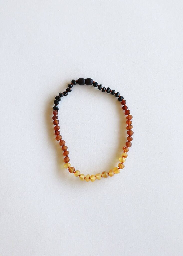 Canyon Leaf - Ombre Raw Baltic Sea Amber Knotted Strand Necklace - Adult 16" (dark clasp)