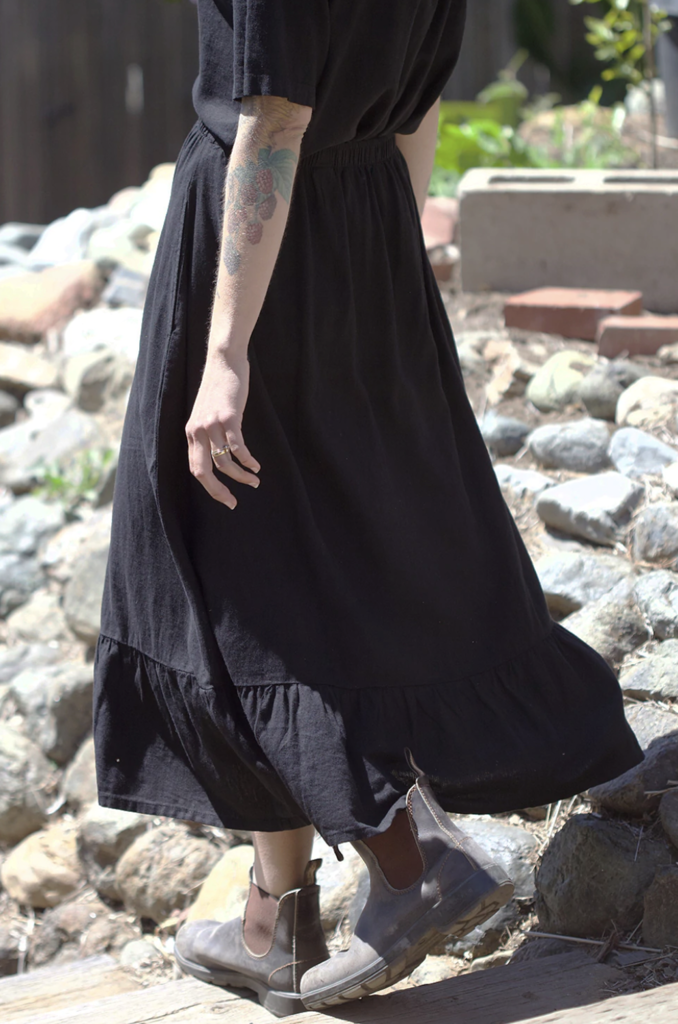 Me & Arrow - Black Ruffle Skirt - Large